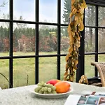 Сasa de vacaciones 2 Bedroom Lovely In *