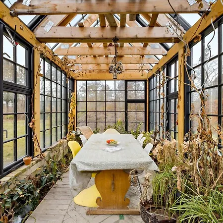 2 Bedroom Lovely In *