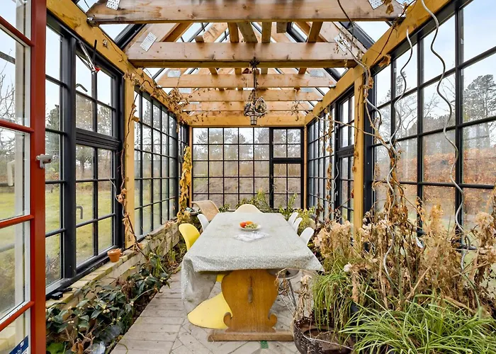 2 Bedroom Lovely In *